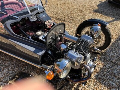 rsz_under_bonnet_bulkhead_build.jpg